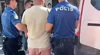 İzmir'de Bıçaklı Gasp Girişimi: Şüpheli Suçüstü Yakalandı