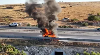 Gaziantep-Nizip Karayolunda Otomobil Yangını: Dron ile Görüntülendi
