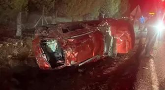 Foça'da Takla Atan Otomobilde 4 Kişi Ağır Yaralandı