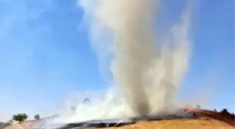 Adıyaman'da Anız Yangınında Duman Hortumu Oluştu