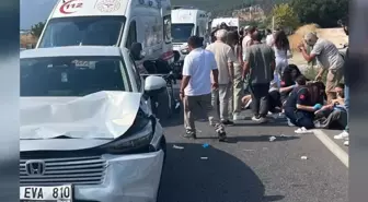 Bursa'da Otomobil Mezarlığa Geçmeye Çalışan Aileye Çarptı: 1 Ölü, 3 Yaralı