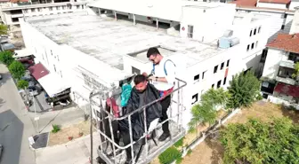 Düzce'de Berber Barış Kahya, 20 Metre Yükseklikte İlk Tıraşını Yaptı