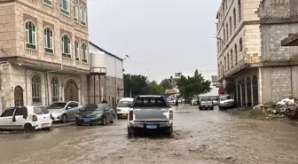 Yemen'in Başkenti Sana'da Şiddetli Yağışlar Sele Neden Oldu