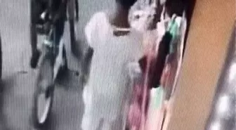 Elazığ'da Küçük Çocukların Kırtasiyeden Hırsızlık Anları Kamerada