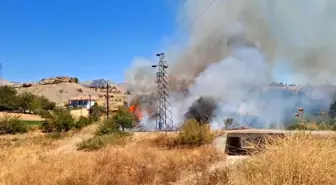 Adıyaman'da Elektrik Direğindeki Patlama Yangına Neden Oldu