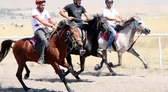 Erzurum'da Renkli Rahvan At Yarışları