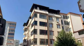 Gaziantep'te 4 Katlı Binanın Terasında Yangın Çıktı
