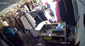 Bursa'da Giysi Mağazasında Hırsızlık Anı Kamerada