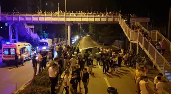 Kırıkkale'de Kontrolden Çıkan Otomobil Üst Geçide Çarptı: Üç Yaralı