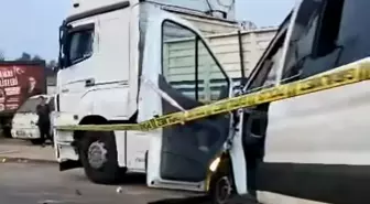 Mersin'de Öğrencileri Taşıyan Minibüs TIR'a Çarptı: 2 Ölü, 10 Yaralı