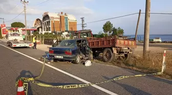 Park Halindeki Traktöre Çarpan Otomobilin Sürücüsü Hayatını Kaybetti