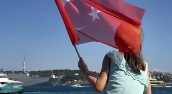 TCG Anadolu ve Savarona'nın Boğaz Geçiş Töreni Büyük İlgi Gördü
