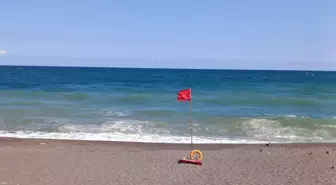 Akçakoca'da Olumsuz Hava Şartları Nedeniyle Denize Girmek Yasaklandı