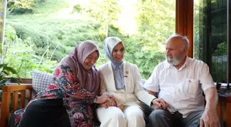 Aile ve Sosyal Hizmetler Bakanı Göktaş, Rize’de 63 Yıllık Çifti Ziyaret Etti