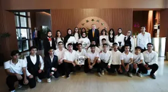 Cumhurbaşkanı Erdoğan, Ahlat'ta öğrencileri kabul etti