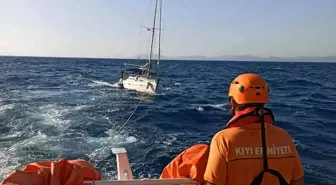 Datça Açıklarında Sürüklenen Yelkenli Tekne Kurtarıldı