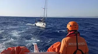 Datça Açıklarında Sürüklenen Tekne Kurtarıldı
