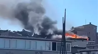 Esenler'de 5 katlı binanın çatısında yangın çıktı