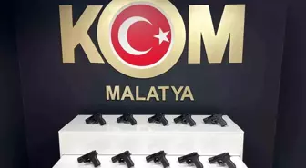 Malatya'da Yolcu Otobüsünde 10 Ruhsatsız Tabanca Ele Geçirildi