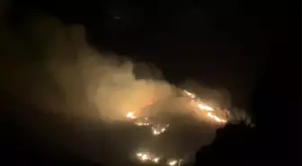 Marmara Adası'nda Gece Yangını: İtfaiye Ekipleri Mücadele Ediyor