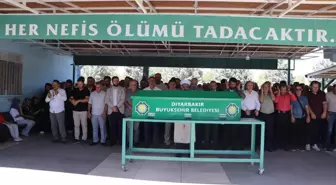 Mersin'deki Trafik Kazasında Hayatını Kaybeden Farah Elmasri'nin Cenazesi Diyarbakır'da Toprağa Verildi