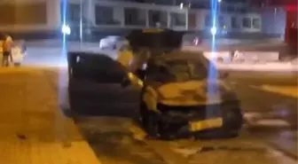 Bursa'da Park Halindeki Otomobil Alev Aldı