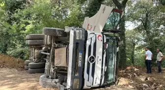 Samsun'da Hafriyat Kamyonu Devrildi: 1 Yaralı