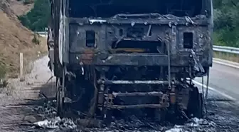 Gümüşhane'de Çekici Yangında Kulanılamaz Hale Geldi