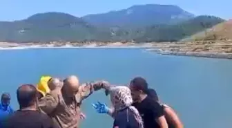 Burdur'da Eğitim Uçağı Baraja Düştü, Çiftçi Pilotları Kurtardı
