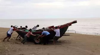 Vietnam'da Kajiki Tayfunu Nedeniyle 586 Bin Kişi Tahliye Edildi