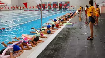 Adana'da 'Yüzme Bilmeyen Kalmasın' Projesi ile Çocukların Güvenli Yüzme Eğitimi