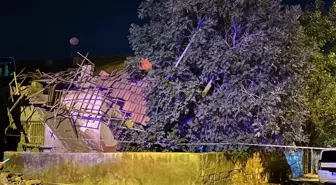 Malatya'da Ev Çatısı Göçtü, Anne ve Kızı Kurtuldu