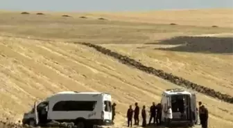 Malazgirt Zaferi Kutlamalarına Giden Minibüs Şarampole Yuvarlandı: 10 Yaralı