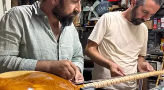 Niğde'de El Emekleri ile Müzik Enstrümanları Üretimi