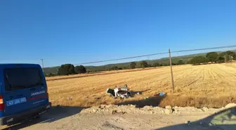 Emet'te Güneşten Etkilenen Sürücü Tarlaya Uçtu, İki Yaralı
