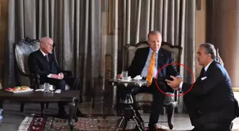 Programda ilginç anlar: Bahçeli, Cumhurbaşkanı Erdoğan'a 2 eser dinletti