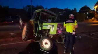 Samsun'da Otomobil ve Traktör Çarpıştı: 3 Yaralı