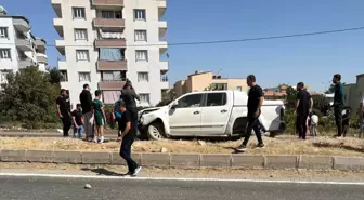 Siirt'te Pikap Aydınlatma Direğine Çarptı: Bir Yaralı
