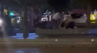 Taksim Meydanı'nda Tekmeli Yumruklu Kavga