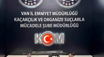 Başkale'de Silah Operasyonu: 5 El Bombası ve 2 Tüfek Ele Geçirildi