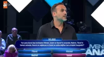 Yan yana duran beş kardeşten Hikmet, İsmet ve Hasret'in arasında; Nedret, Fikret'in hemen solunda; Hasret en sağdaysa ve İsmet en solda değilse ...