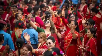 Nepal'de Teej Festivali: Kadınlar Eşleri İçin Dua Etti
