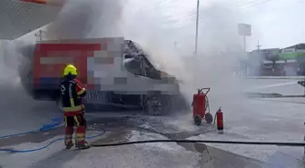 Balıkesir'de Akaryakıt İstasyonunda Araç Yangını