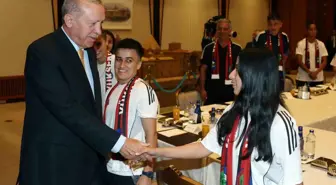 Cumhurbaşkanı Erdoğan, Yüksekovaspor Kadın Futbol Takımı'nı kabul etti