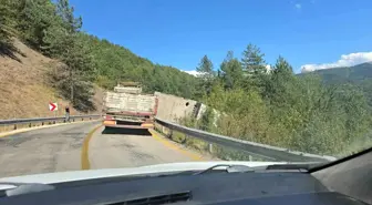 Karabük-Bartın Karayolunda Beton Blok Kazası Trafiği Felç Etti