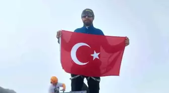 AFAD Personeli, İpsiz Recep Anısına Verçenik Dağı Tırmanışını Tamamladı