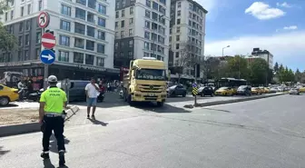 Hafriyat Kamyonu Yaya Kadını Ezdi: Olay Anı Güvenlik Kamerasında