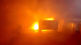 Hatay'da Yangın: İki Araç Yandı