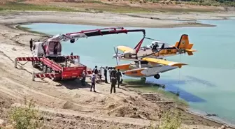 Yangın Söndürme Uçağı Karacaören Barajı'ndan Kurtarıldı