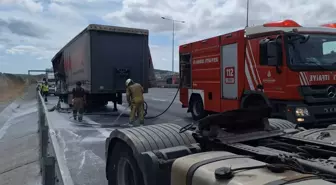 Kuzey Marmara Otoyolu'nda Mermer Tozu Yüklü TIR'da Yangın Çıktı